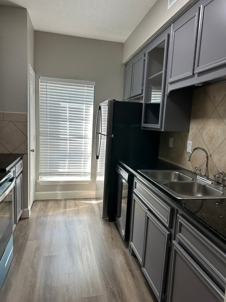 Foto del edificio - 9707 Richmond Ave.