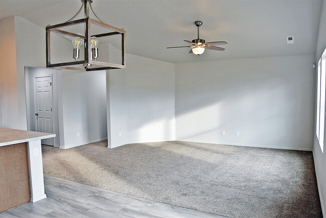 Building Photo - 17680 N Pegram Way
