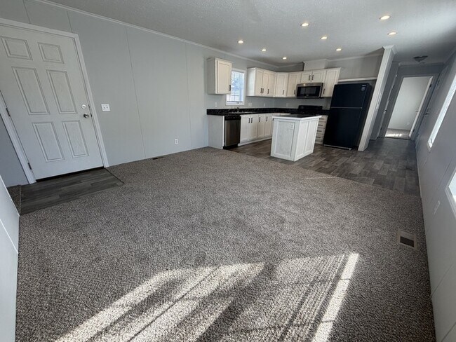 Building Photo - 38100 Ducharme Dr