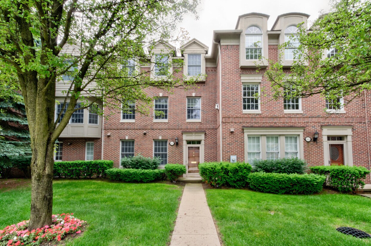 Primary Photo - 801 N Sherman Dr
