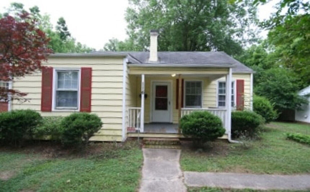 Primary Photo - Adorable 2 Bedroom Home / All Appliances /...