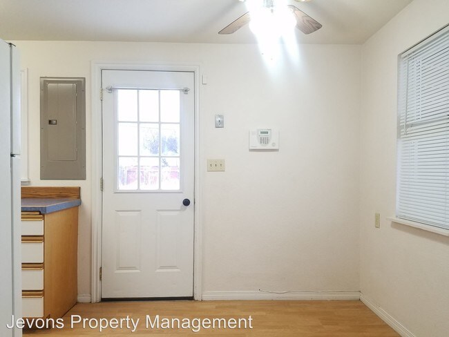 Building Photo - 3 br, 1 bath House - 113 N 56th Ave