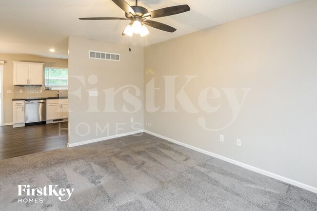 Foto del edificio - 5015 N Belmont Ave