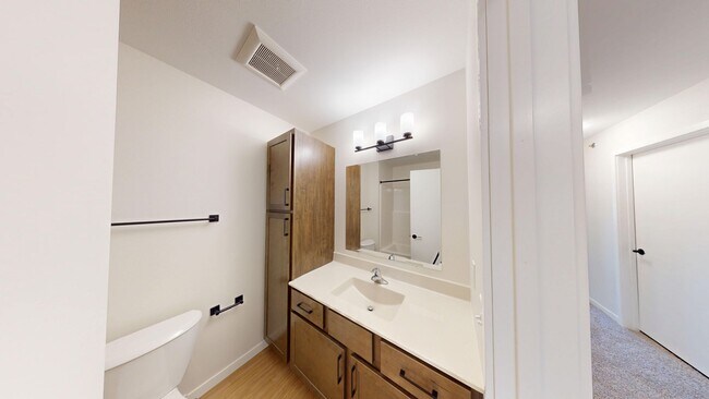 Foto del edificio - Pinnacle Townhomes