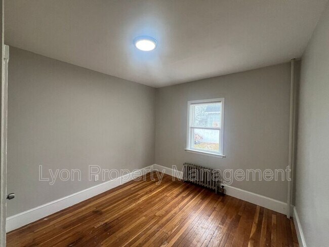 Foto del edificio - 317 Bullocks Point Ave