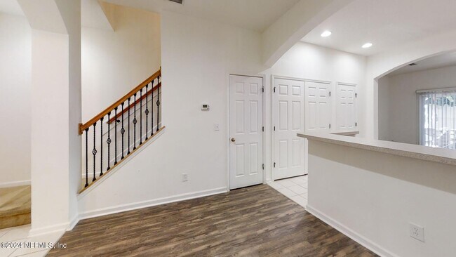Building Photo - 6168 High Tide Blvd