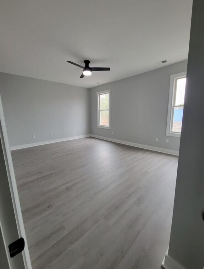 Bedroom 1 - 517 Poplar St