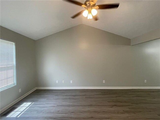 Building Photo - 4007 Chapman Dr