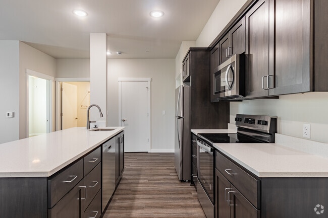 2BR, 2BA - 882SF - Kitchen - Laike Plaza