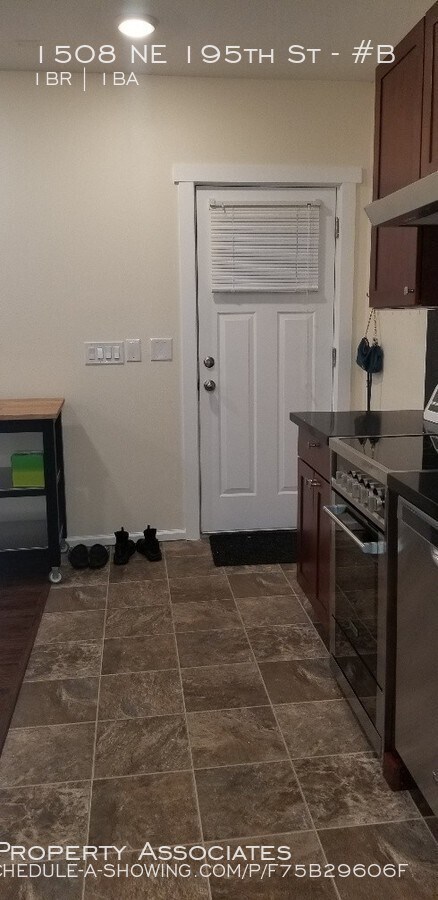 Building Photo - Recently renovated 1 bed unit located in LFP