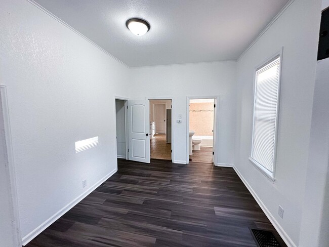 Building Photo - Remodeled Duplex