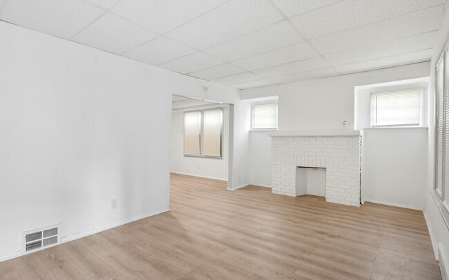 Foto del edificio - 1554 Larchmont Rd