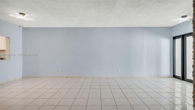 Foto del edificio - 1647 W 72nd St