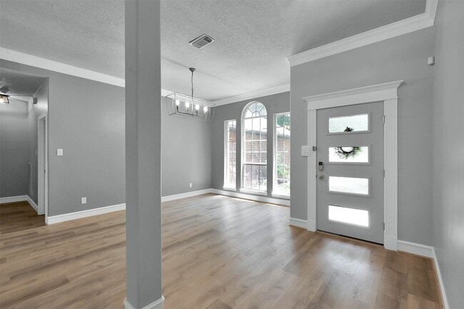Foto del edificio - 84 Oak Grove Ln