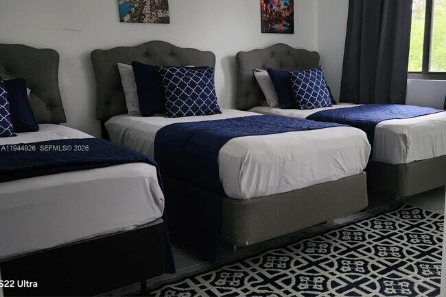 Foto del edificio - 8016 NW 14th Pl