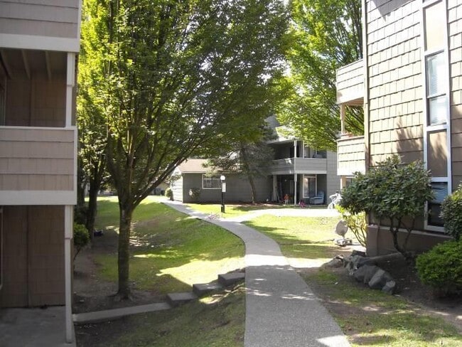 Building Photo - Hillcrest Estates