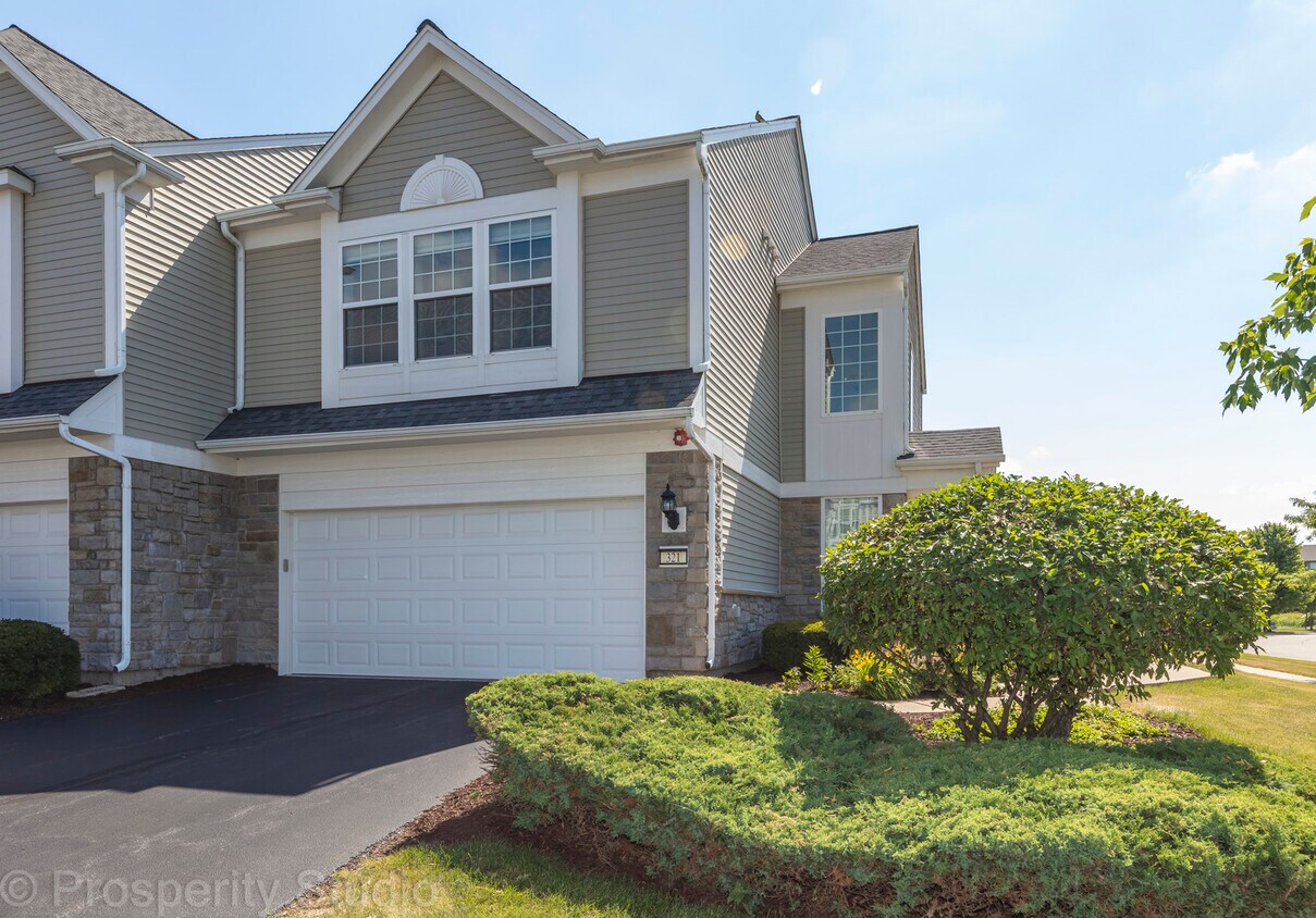 321 Devoe Dr Unit 75, Oswego, IL 60543 Room for Rent in Oswego, IL