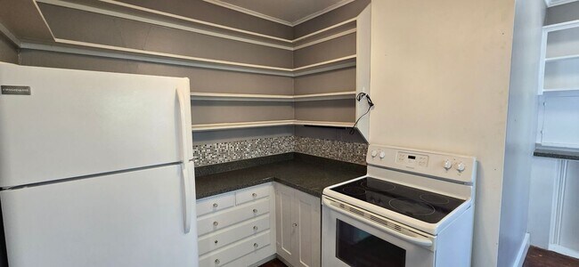 Foto del edificio - 40 Maple Grove Ave