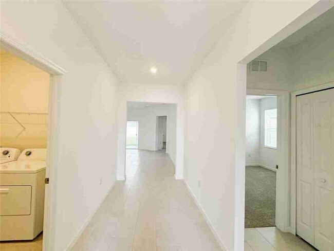 Building Photo - 330 Bottle Brush Dr