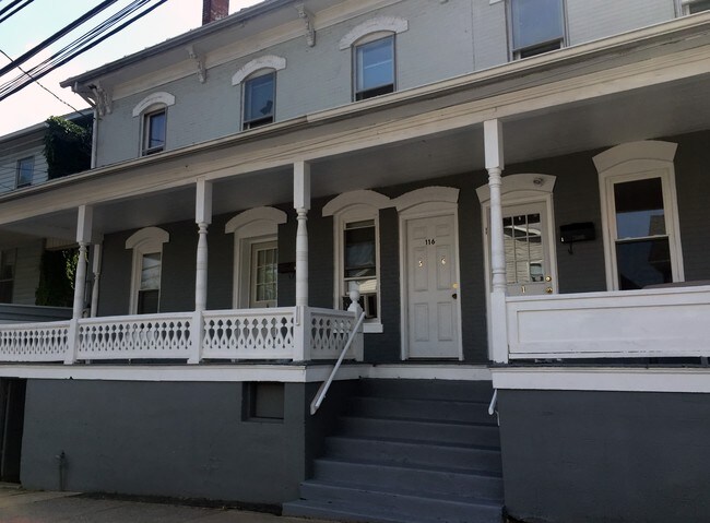 Building Photo - Historic Heddens House