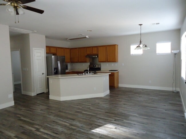 Foto del edificio - Nice two story house on SW area