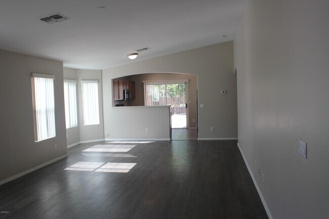 Foto del edificio - 9540 W Heber Rd