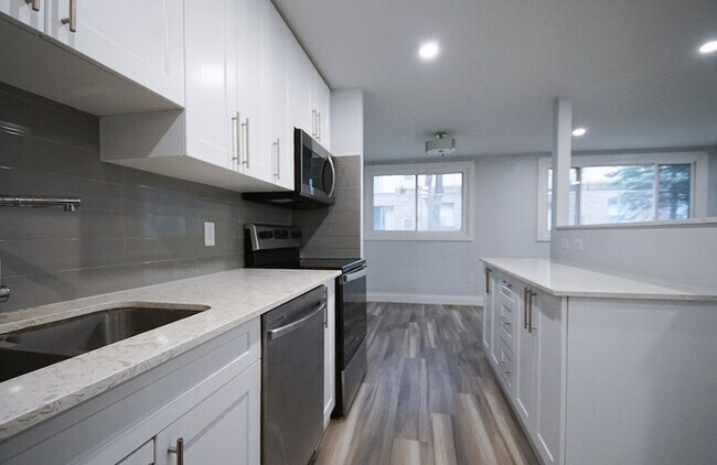 Building Photo - 581 Strasburg Rd