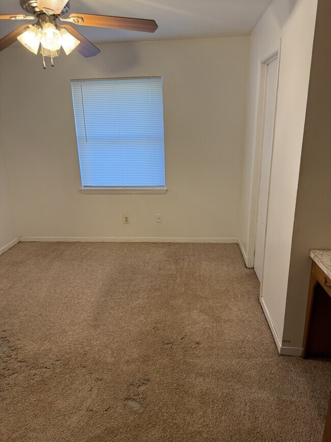 Foto del edificio - 915 N Spring St
