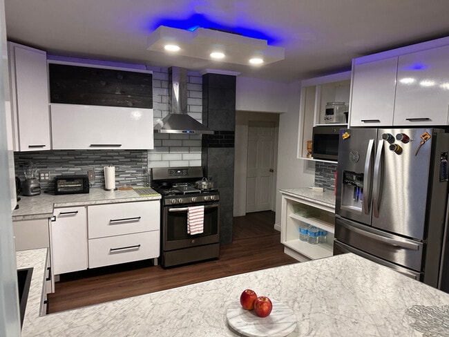 Foto del edificio - 676 Hampden St