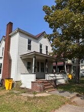 Building Photo - 713 Harper St