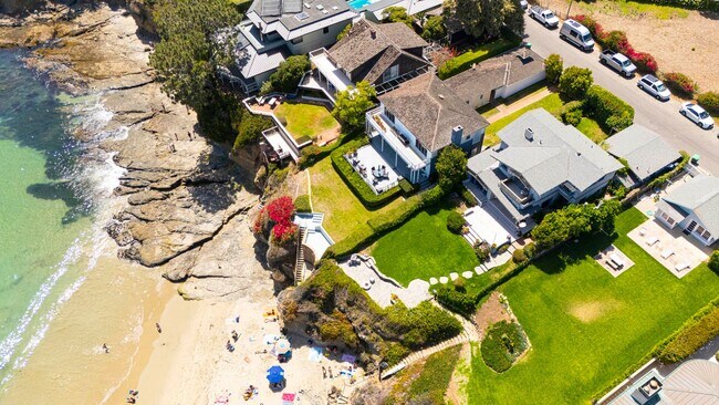 Building Photo - Incredible ocean views and private steps t...