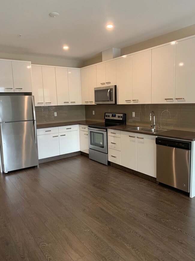 Building Photo - 45513-45513 Market Way