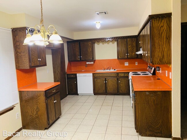 Building Photo - 3 br, 2 bath House - 1215 Churchill Blvd