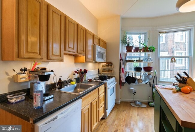 Building Photo - 4813 Walton Ave