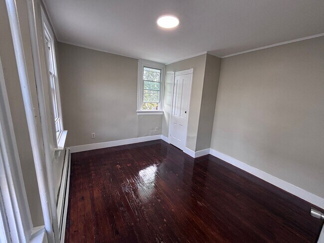 Foto del edificio - 4 Bedroom Home for Rent in Trenton