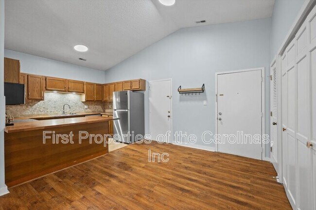 Foto del edificio - 4130 Charlotte Hwy