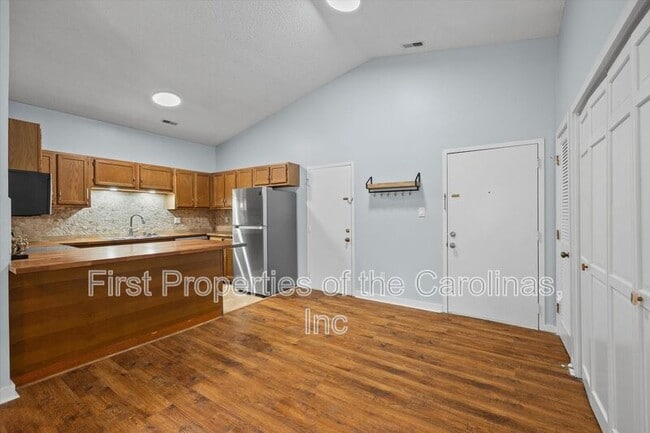 Building Photo - 4130 Charlotte Hwy