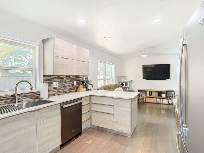 Cocina/Sala de estar - 1503 Wise Ave