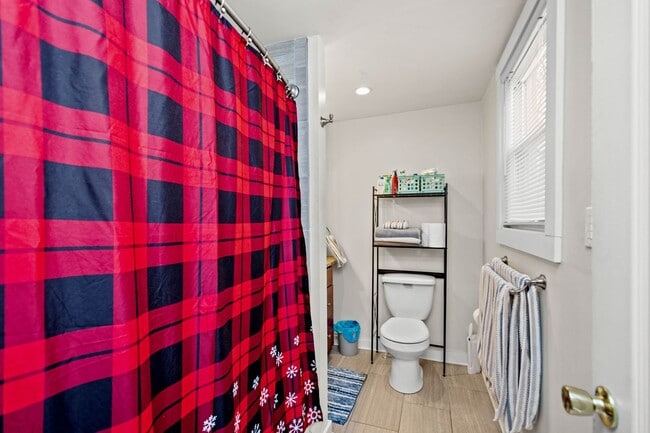 Building Photo - 131 Ulysses St