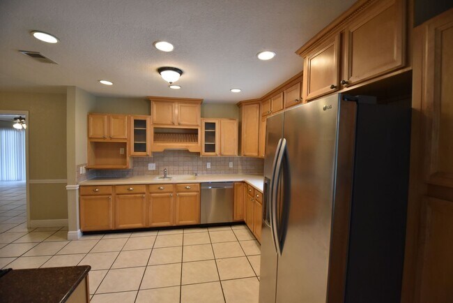 Building Photo - 2050 Broken Arrow Trl N