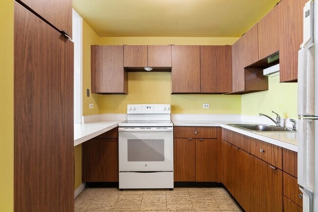 Building Photo - 1560 N Sandburg Terrace