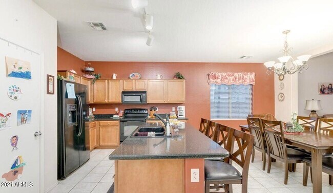 Foto del edificio - 17332 W Woodrow Ln