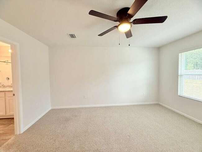 Building Photo - 5801 Guinevere Ln
