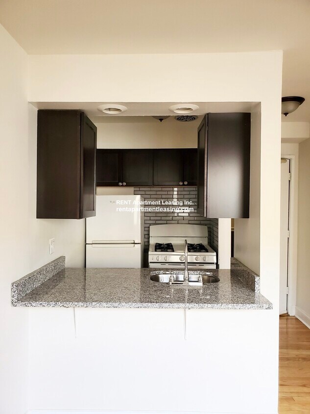 Foto principal - 6830 N Sheridan Rd