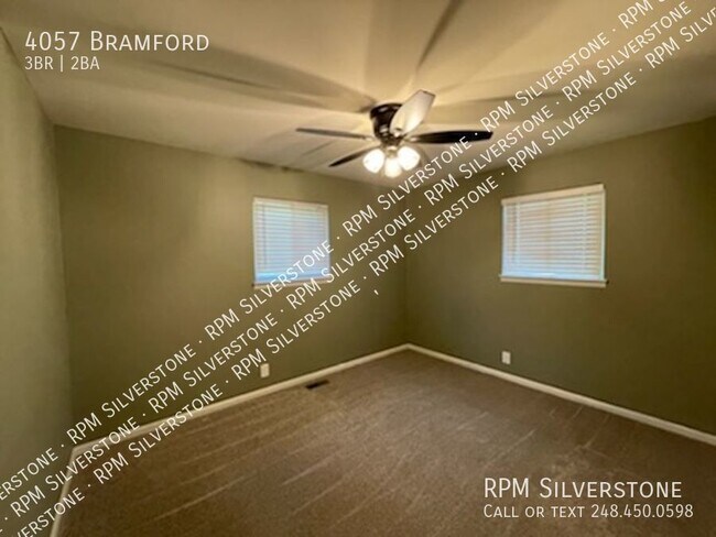 Building Photo - Spacious 3-bedroom