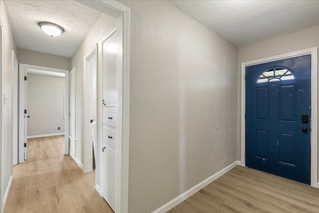 Building Photo - 4524 SW Beta Ave