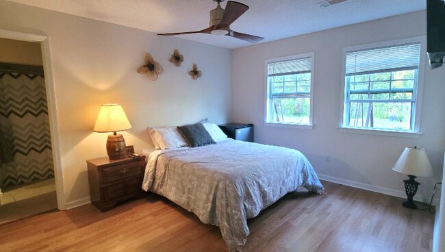 Foto del edificio - 332 Woodley Rd