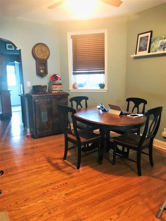 Foto del edificio - Gorgeous 3-Bed Townhome in Whitman! Available mid-July!