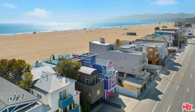 Foto del edificio - 1341 Palisades Beach Rd