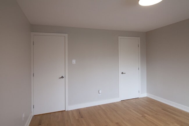 Building Photo - 1525 Av. Victoria